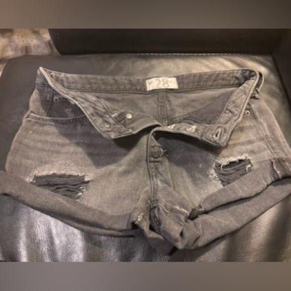 FREE PEOPLE ROMEO ROLLED CUFFED shorts black distressed by design
size 28 - Picture 8 of 10